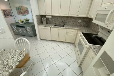 Купить кондоминиум в Коконат Крик, Флорида 1 спальня, 74.14м2, № 2053661 - фото 11