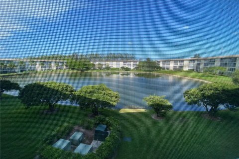 Купить кондоминиум в Коконат Крик, Флорида 1 спальня, 74.14м2, № 2053661 - фото 2