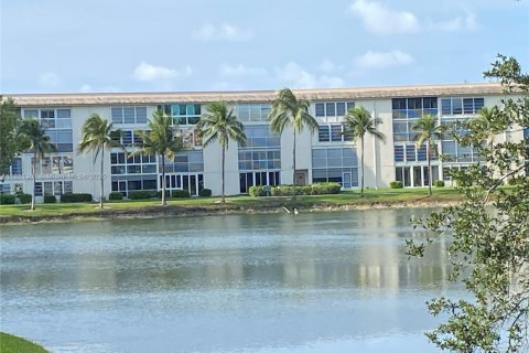 Кондоминиум с 1 спальней в Коконат Крик, Флорида № 2053661