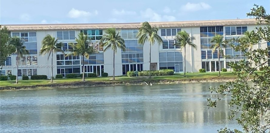 Кондоминиум с 1 спальней в Коконат Крик, Флорида № 2053661