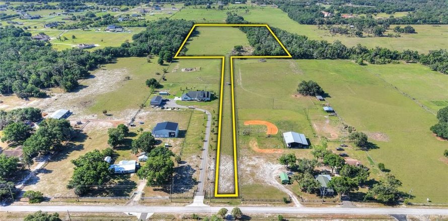 Terreno en Fish Hawk, Florida № 2101674