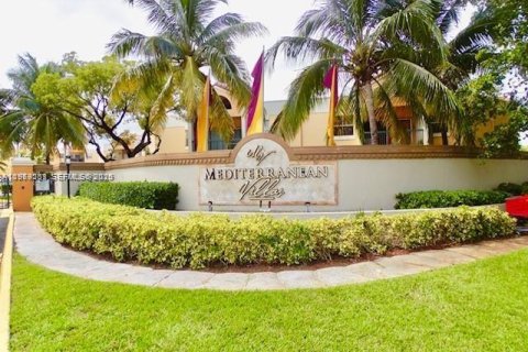 Condominio en Hialeah, Florida, 2 dormitorios  № 2018103
