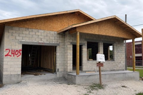 House in Tampa, Florida 3 bedrooms, 148.09 sq.m. № 2218560