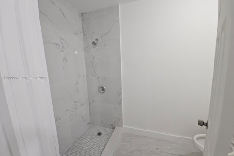 House in Miami, Florida 1 bedroom, 89.19 sq.m. № 2051432 - photo 13