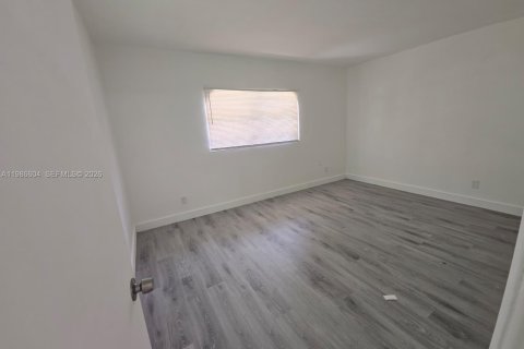 House in Miami, Florida 1 bedroom, 89.19 sq.m. № 2051432 - photo 11