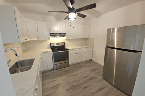 House in Miami, Florida 1 bedroom, 89.19 sq.m. № 2051432 - photo 6