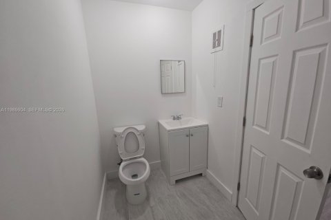 House in Miami, Florida 1 bedroom, 89.19 sq.m. № 2051432 - photo 14