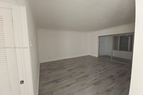 House in Miami, Florida 1 bedroom, 89.19 sq.m. № 2051432 - photo 4