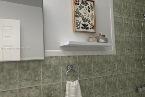 Снять в аренду коммерческую недвижимость в Майами, Флорида 1 спальня, 188.59м2, № 1940996 - фото 13