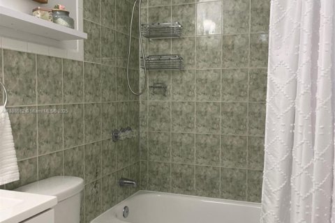 Снять в аренду коммерческую недвижимость в Майами, Флорида 1 спальня, 188.59м2, № 1940996 - фото 14