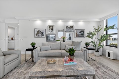 Condo in Tequesta, Florida, 2 bedrooms  № 2046573 - photo 11