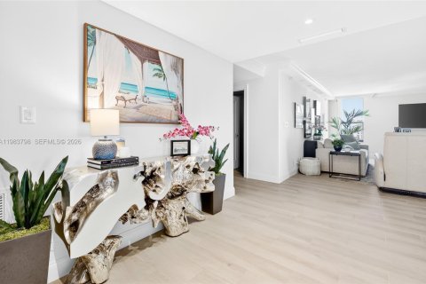 Condo in Tequesta, Florida, 2 bedrooms  № 2046573 - photo 9