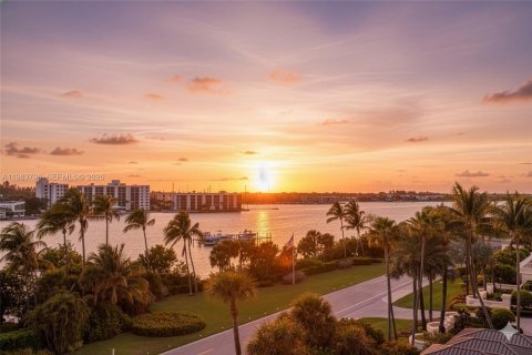 Condo in Tequesta, Florida, 2 bedrooms  № 2046573 - photo 2