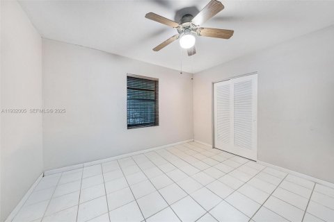 Casa en venta en Miami, Florida, 3 dormitorios, 169.83 m2 № 1992281 - foto 10