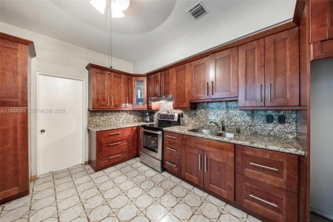 Casa en venta en Miami, Florida, 3 dormitorios, 169.83 m2 № 1992281 - foto 5