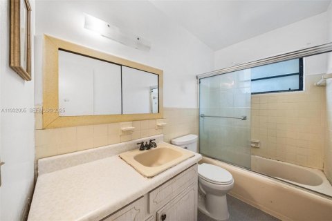 Casa en venta en Miami, Florida, 3 dormitorios, 169.83 m2 № 1992281 - foto 11