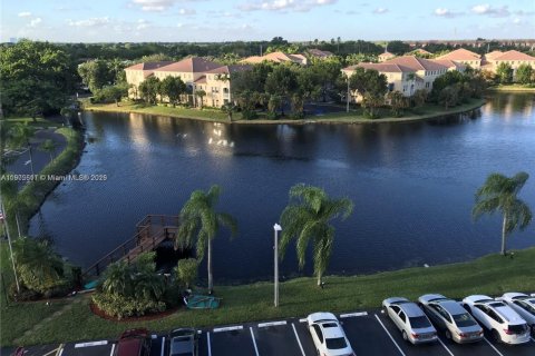 Купить кондоминиум в Плантация, Флорида 2 спальни, 94.3м2, № 1956237 - фото 2