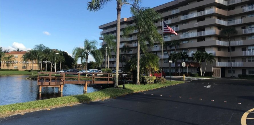 Кондоминиум с 2 спальнями в Плантация, Флорида № 1956237