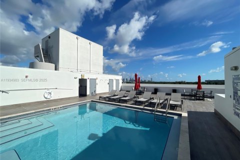 Condominio en alquiler en Miami, Florida, 1 dormitorio, 58.44 m2 № 1993058 - foto 21