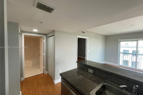 Condominio en alquiler en Miami, Florida, 1 dormitorio, 58.44 m2 № 1993058 - foto 10