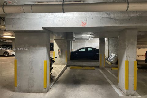 Condominio en alquiler en Miami, Florida, 1 dormitorio, 58.44 m2 № 1993058 - foto 22