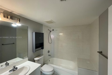 Condominio en alquiler en Miami, Florida, 1 dormitorio, 58.44 m2 № 1993058 - foto 15