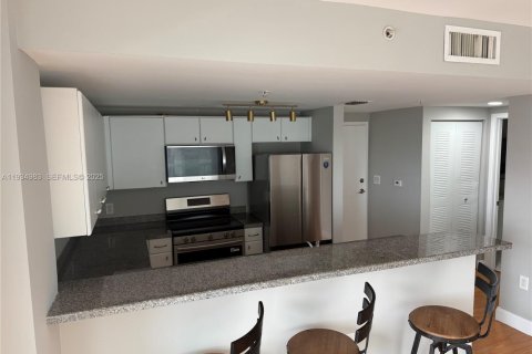 Condominio en alquiler en Miami, Florida, 1 dormitorio, 58.44 m2 № 1993058 - foto 8