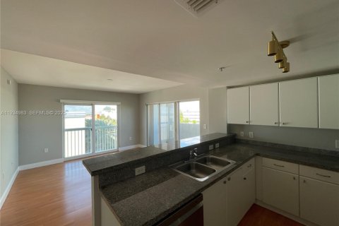 Condominio en alquiler en Miami, Florida, 1 dormitorio, 58.44 m2 № 1993058 - foto 9