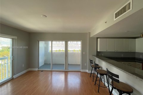 Condominio en alquiler en Miami, Florida, 1 dormitorio, 58.44 m2 № 1993058 - foto 6