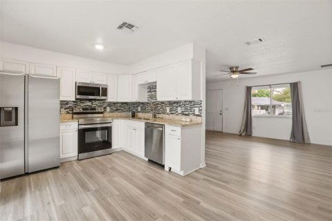 Villa ou maison à vendre à Orlando, Floride: 3 chambres, 107.77 m2 № 2225386 - photo 4