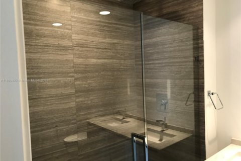 Condominio en venta en Miami, Florida, 2 dormitorios, 123.1 m2 № 2056500 - foto 13