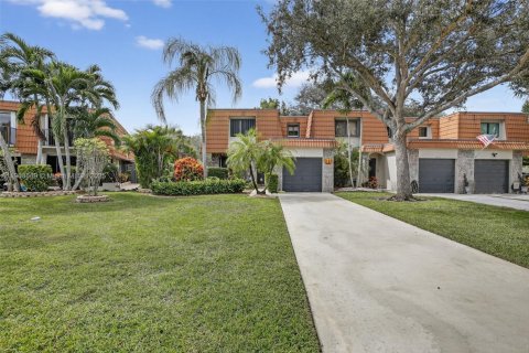 Townhouse in Davie, Florida 3 bedrooms, 153.1 sq.m. № 1965101 - photo 24