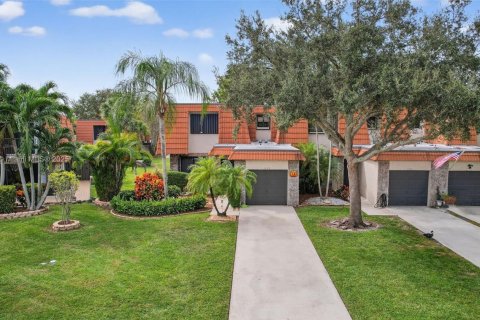 Townhouse in Davie, Florida 3 bedrooms, 153.1 sq.m. № 1965101 - photo 1