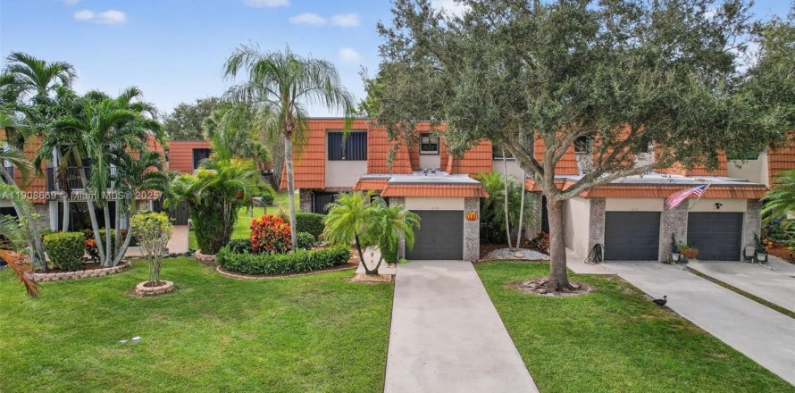 Townhouse in Davie, Florida 3 bedrooms, 153.1 sq.m. № 1965101