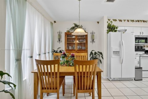 Townhouse in Davie, Florida 3 bedrooms, 153.1 sq.m. № 1965101 - photo 4