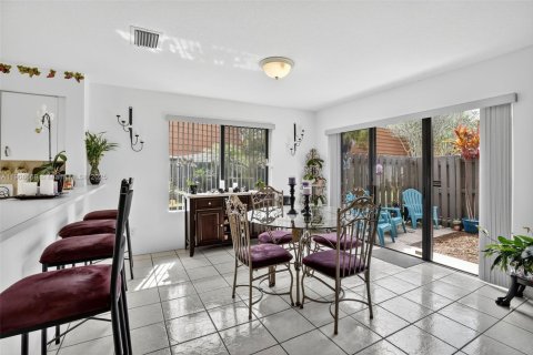 Townhouse in Davie, Florida 3 bedrooms, 153.1 sq.m. № 1965101 - photo 6