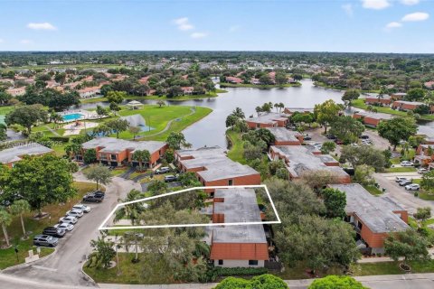 Townhouse in Davie, Florida 3 bedrooms, 153.1 sq.m. № 1965101 - photo 2