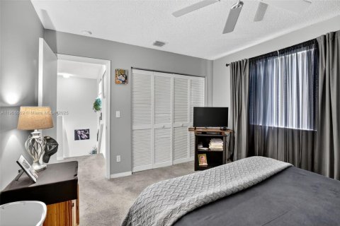 Townhouse in Davie, Florida 3 bedrooms, 153.1 sq.m. № 1965101 - photo 15
