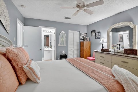 Townhouse in Davie, Florida 3 bedrooms, 153.1 sq.m. № 1965101 - photo 12