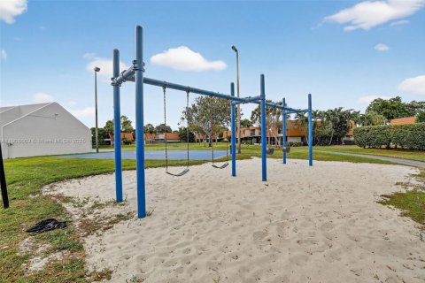 Townhouse in Davie, Florida 3 bedrooms, 153.1 sq.m. № 1965101 - photo 28