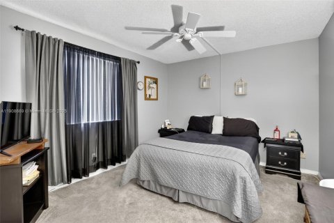 Townhouse in Davie, Florida 3 bedrooms, 153.1 sq.m. № 1965101 - photo 16