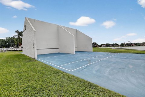 Townhouse in Davie, Florida 3 bedrooms, 153.1 sq.m. № 1965101 - photo 29