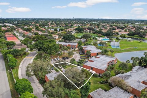 Townhouse in Davie, Florida 3 bedrooms, 153.1 sq.m. № 1965101 - photo 22