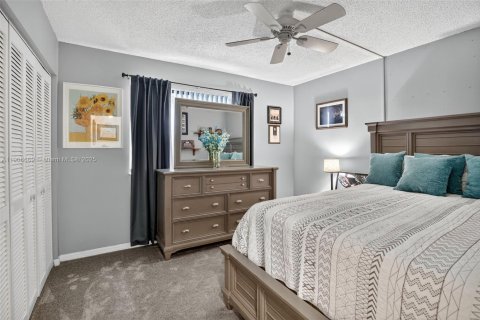 Townhouse in Davie, Florida 3 bedrooms, 153.1 sq.m. № 1965101 - photo 13