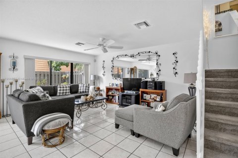 Townhouse in Davie, Florida 3 bedrooms, 153.1 sq.m. № 1965101 - photo 10
