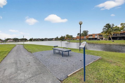 Townhouse in Davie, Florida 3 bedrooms, 153.1 sq.m. № 1965101 - photo 30