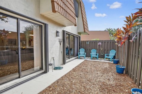 Townhouse in Davie, Florida 3 bedrooms, 153.1 sq.m. № 1965101 - photo 25