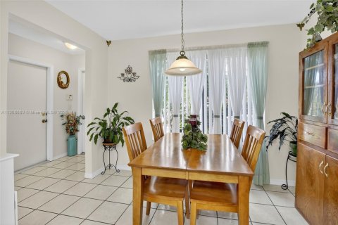 Townhouse in Davie, Florida 3 bedrooms, 153.1 sq.m. № 1965101 - photo 3