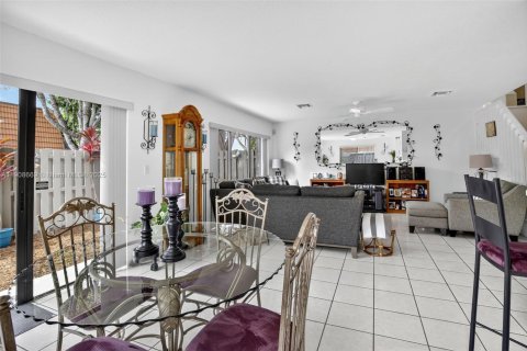 Townhouse in Davie, Florida 3 bedrooms, 153.1 sq.m. № 1965101 - photo 8