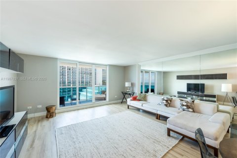 Condo in Miami Beach, Florida, 2 bedrooms № 2243956 - photo 11